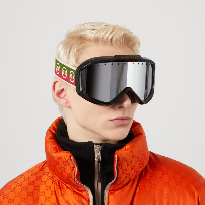Model wearing Gucci Apres Ski goggles in black